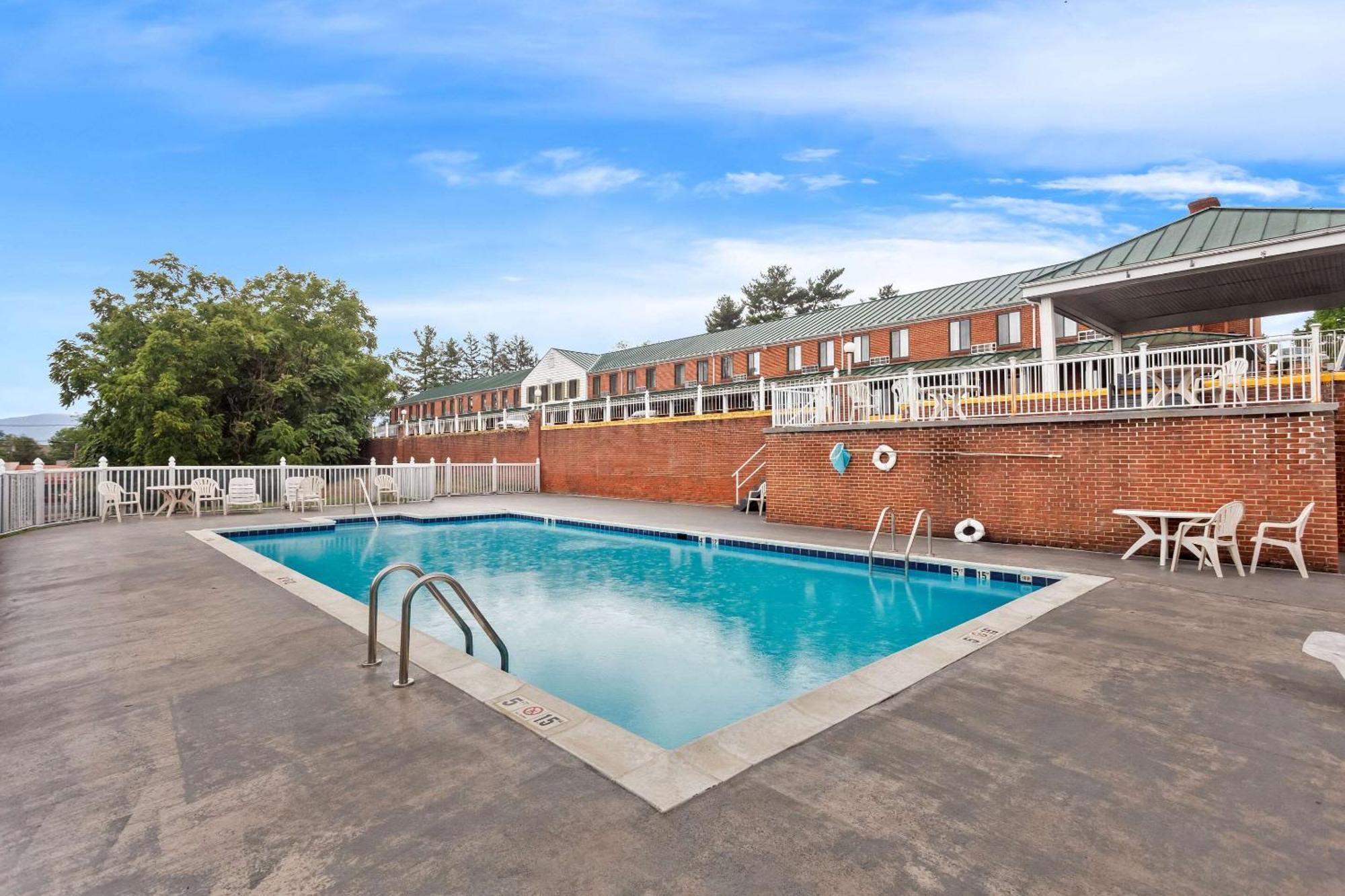 Econo Lodge Waynesboro - Skyline Drive Exterior foto